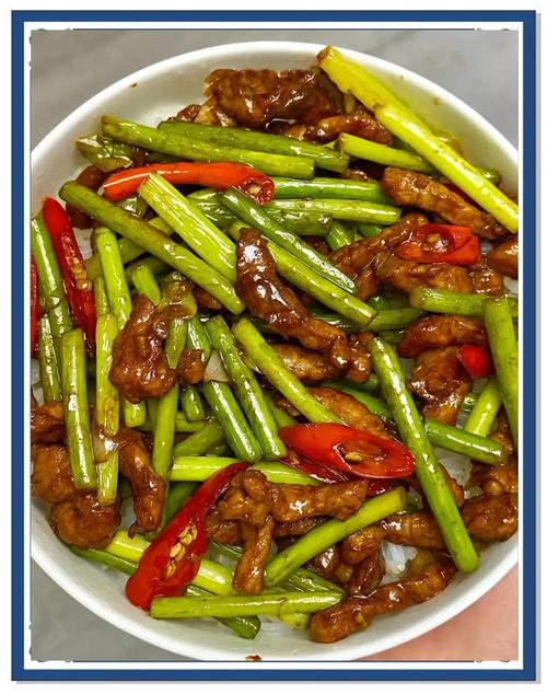 蒜苔炒肉的做法_蒜苔炒肉，家常美味，孩子最爱！