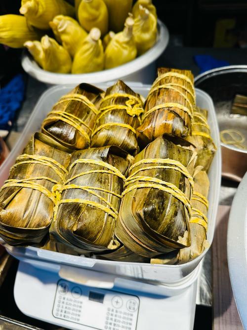 海南的特色美食图_文昌鸡和乐蟹东山羊加积鸭，粉椰子饭椰子鸡火锅，糟粕醋！