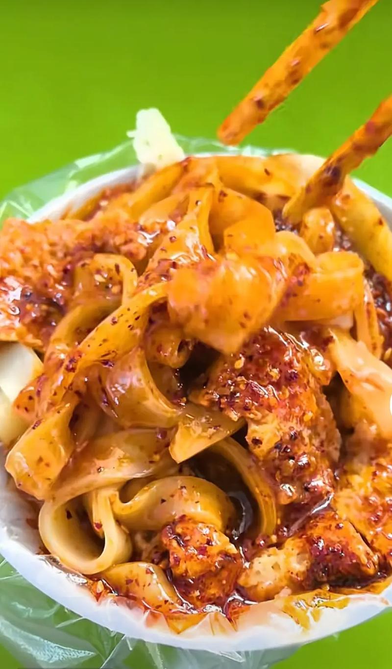 甘肃省临洮县特色美食_炖羊肉茶饮凉面馍馍等特色小吃，美味难忘！