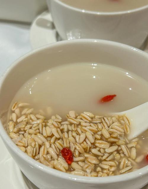 甘肃有什么特色美食小吃_兰州牛肉面天水呱呱武威面皮子等