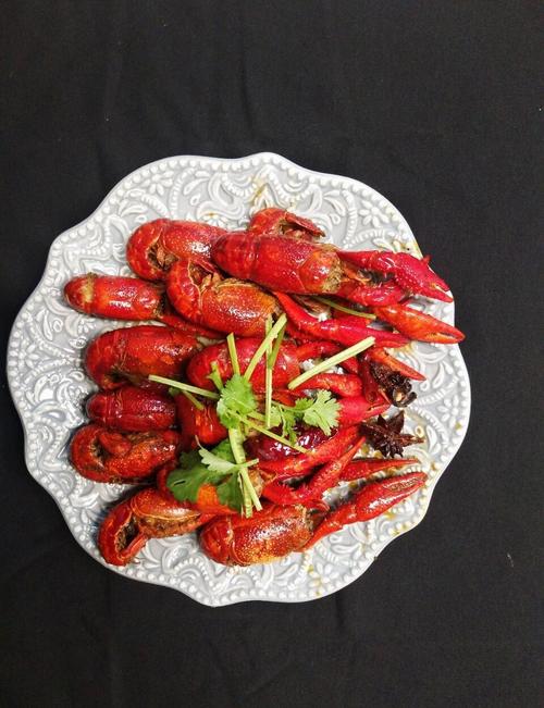 麻辣龙虾的做法_自制麻辣龙虾，卫生美味过街头！