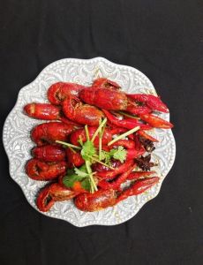 麻辣龙虾的做法_自制麻辣龙虾，卫生美味过街头！