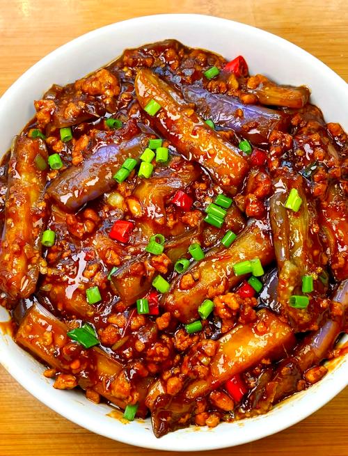 肉末茄子的做法_茄子肉末酱，麻婆豆腐香