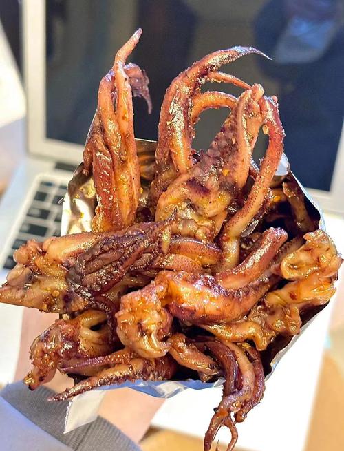 鱿鱼头怎么处理图解_清洗鱿鱼有技巧，炸炒做法都美味！