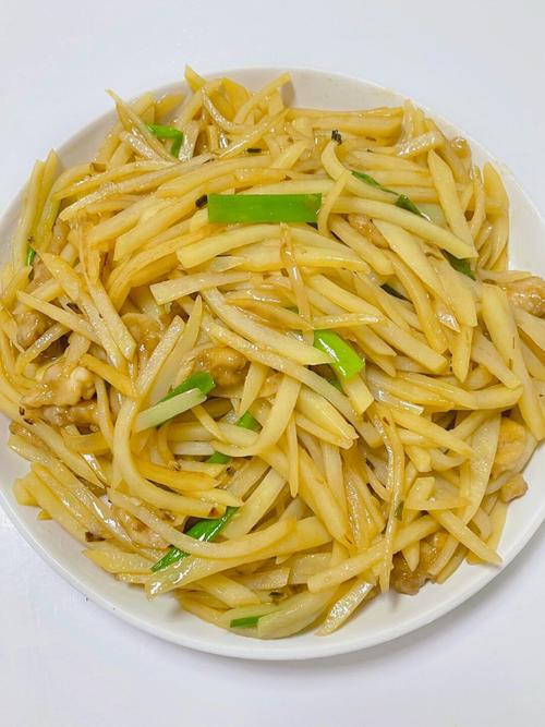 家常炒土豆丝的做法_脆香薯条炒土豆丝，家常美味做法简单！