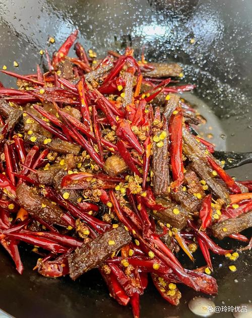 冷吃牛肉的做法_五香油炒牛肉丝，麻辣过瘾，冷吃绝配醋泡菜！