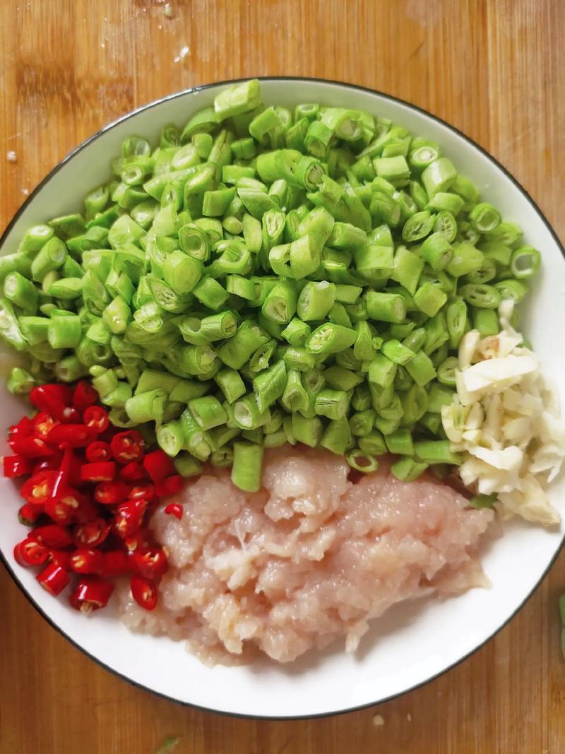 豆角切丝怎么切图解_新鲜豆角丝酱爆做法，爽脆入味不中毒