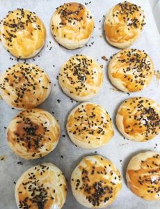 蛋黄小饼干的做法_怀旧蛋黄小饼干，酥脆香甜，宝宝成人皆宜！