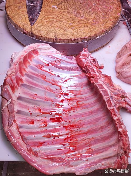 羊肉和羊排一个价吗哪个贵_羊肉和羊排价格差异大？羊排更贵因肉质嫩滑