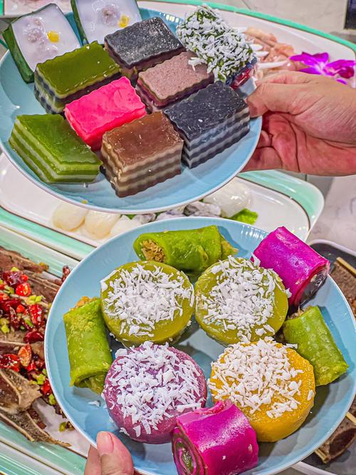 海南的特色美食图_文昌鸡和乐蟹东山羊加积鸭，粉椰子饭椰子鸡火锅，糟粕醋！