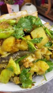 酱拌土豆茄子的做法_酱拌土豆茄子，东北家常菜，软糯酱香，夏日美味