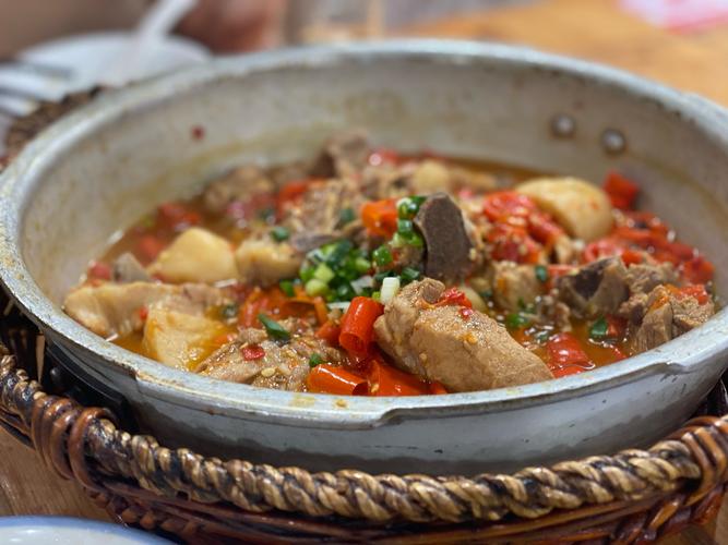 湘菜蒸菜十大招牌菜_湘菜蒸菜鲜香辣，剁椒鱼头口味虾，茶香鸡味美受欢迎！