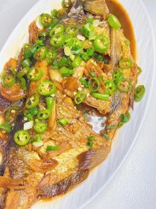 红烧鳊鱼的做法_家常红烧鳊鱼，鲜美细嫩易学做！