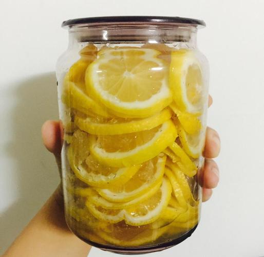 自制水果酵素的做法_天然排毒减脂，简单做法需注意安全