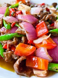 炒牛柳的做法_家常黑椒牛柳，解锁鲜嫩秘诀！