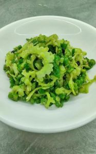 尖椒炒苦瓜的做法_苦瓜炒尖椒，爽口不苦味美