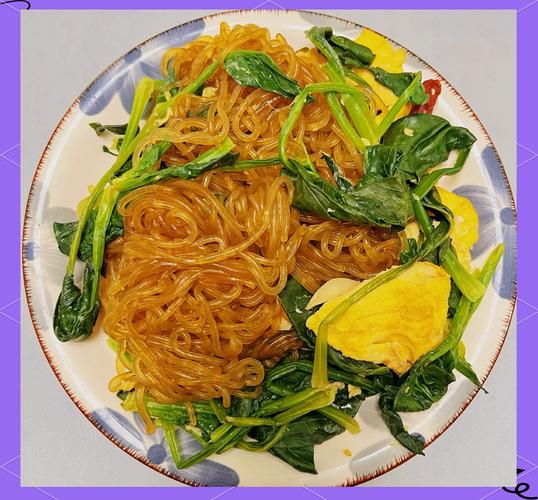 菠菜炒粉条的做法_菠菜炒粉条，家常美味营养好！
