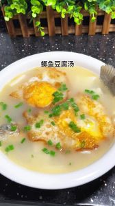 家常鲫鱼汤做法大全_香辣鲫鱼汤，鲜嫩可口，简单易做！