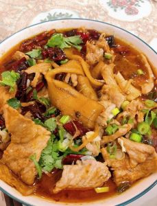 家常水煮肉片的做法_水煮肉片，嫩滑鲜香，做法简单！