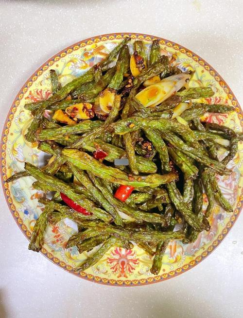 干煸四季豆的做法_干煸四季豆，细长蛇豆更佳，盐搓焯水保脆嫩