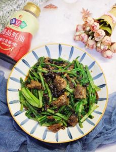 豆豉鲮鱼油麦菜的做法_豆豉鲮鱼拌油麦菜，咸香爽脆家常菜