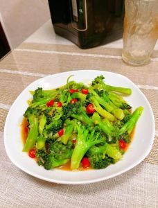 蒜蓉西兰花家常做法_简单美味快手菜