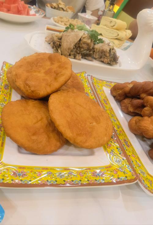 甘肃的特色菜_手抓羊肉清炖羊肉驼掌兰州牛肉面黄焖羊羔肉