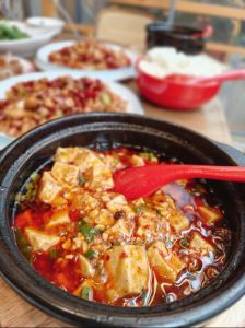 川渝人爱吃辣是为什么_历史地理文化多因素影响