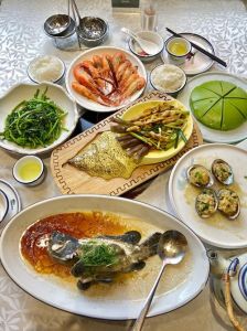 海南十大名菜有哪些_文昌鸡加积鸭东山羊和乐蟹等美味！