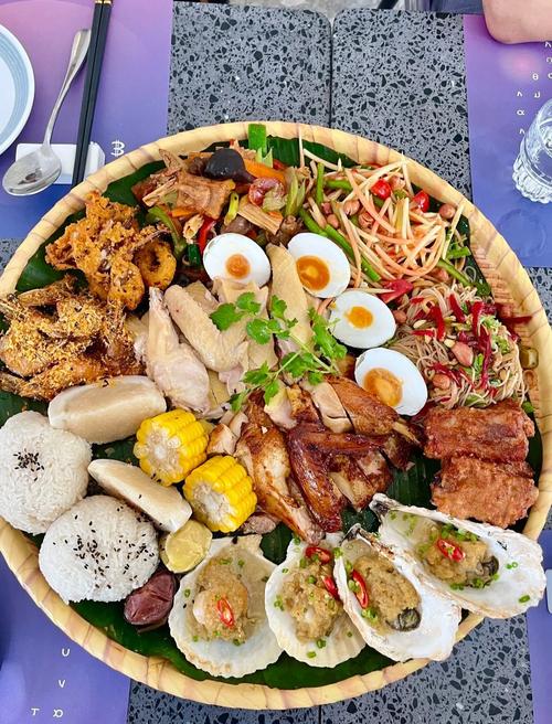 三亚特色美食_三亚海鲜椰子鸡，地道美食体验！