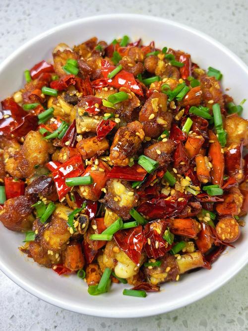辣子鸡的做法_10分钟家常辣子鸡，简单下饭美味！