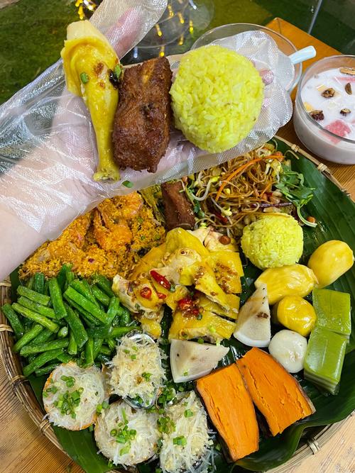 海南四大特色菜_文昌鸡白切配海南粉，陵水酸粉抱罗粉，海南小吃风味多