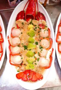 蒜香波士顿龙虾的做法_波士顿龙虾蒜蓉粉丝煲，鲜美可口，适合分享