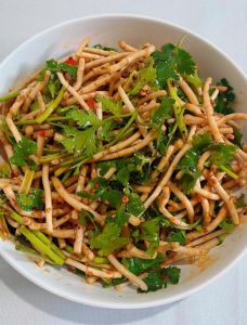 折耳根为什么那么难吃_折耳根香不香？尝尝就知道！