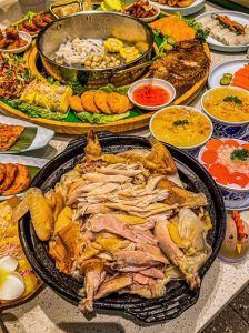 海南十大特色美食_文昌鸡配抱罗粉，海南地道鲜滋味