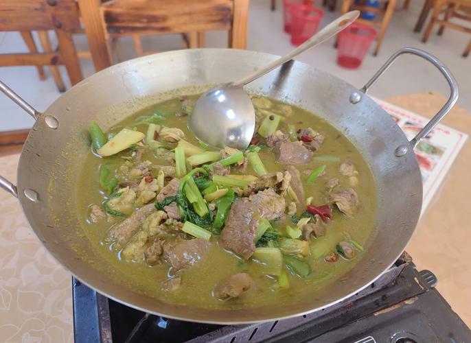 牛瘪火锅起源地_苗族侗族特色美食，牛液锅底香浓美味