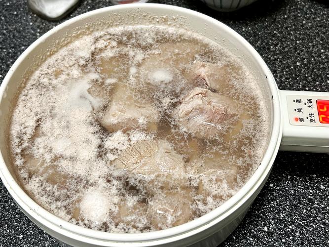 炖排骨要焯水几分钟_炖排骨要不要焯水？去腥关键看这3步！