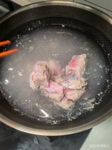 排骨焯水一般要几分钟_冷水下锅焯排骨，去腥不缩肉