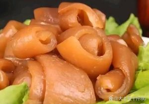 吃猪皮能长肉吗_吃猪皮会长肉吗？热量超标就易胖