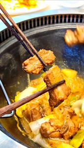 东北铁锅炖排骨做法_东北铁锅炖排骨，家常美味，暖心暖胃！