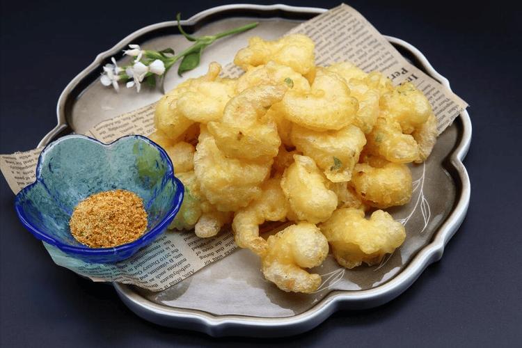 干炸虾仁做法大全家常_干炸虾仁裹粉炸外酥里嫩，太硬温水泡软