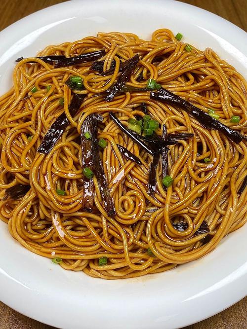 葱油拌面怎么制作葱油_葱油拌面，熬好葱油是关键！