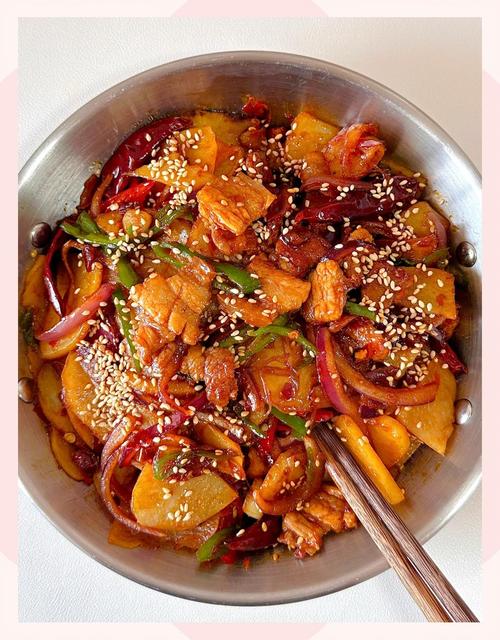 干锅土豆片的正宗做法家常_干锅土豆片，外脆内糯，家常美味！