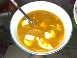 日本大酱汤的做法_淘米水做酱汤，肥牛洋葱萝卜豆腐，暖心暖胃不浪费