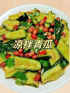 手拍凉拌青瓜的做法_蒜香小黄瓜，脆爽开胃