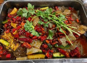 重庆烤鱼正宗做法_鲜嫩活杀，麻辣鲜香，炭火烤制！