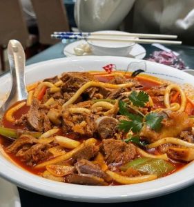 兰州黄焖羊肉的做法_西北滩羊黄焖羊肉，香料土豆胡萝卜手擀面，地道兰州味！