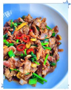 爆炒鸡胗的家常做法_在家爆炒鸡胗，脆嫩又香辣！