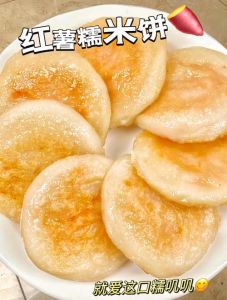 红薯饼的家常做法_香甜软糯，暖心早餐！