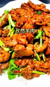 孜然羊肉的做法家常做法_孜然羊肉香又暖，十月吃它正合适！